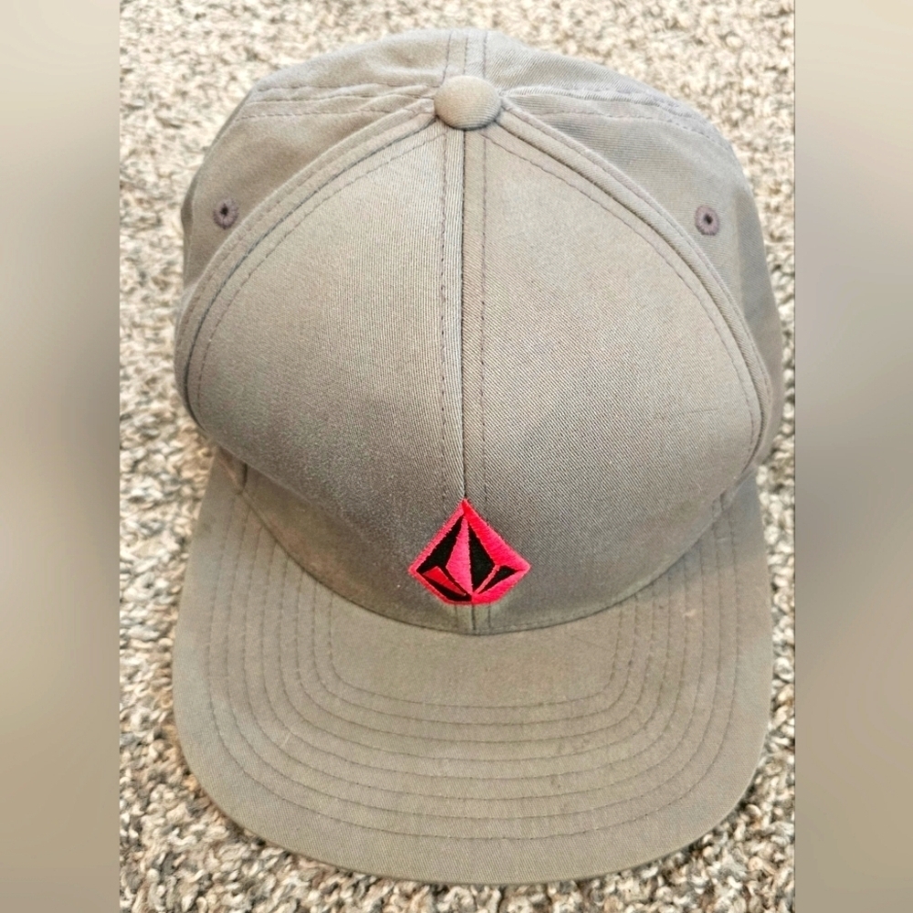 Gray Snapback Volcom Hat Cap Skate surf West Coast​​​​